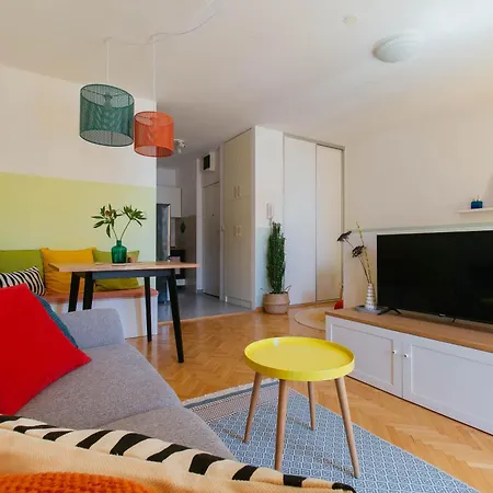 Charming In Apartment *