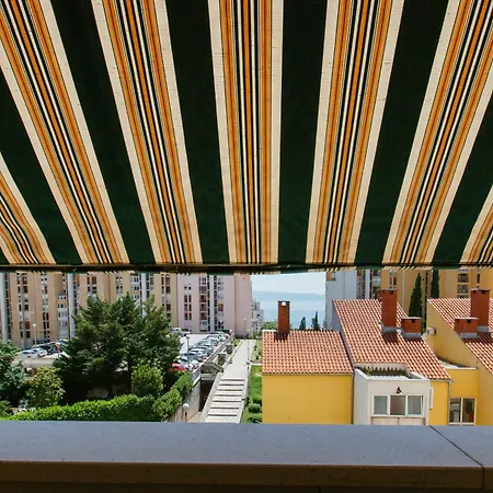 Charming In Apartment Split